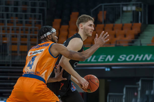 0场才能完 0场才能完