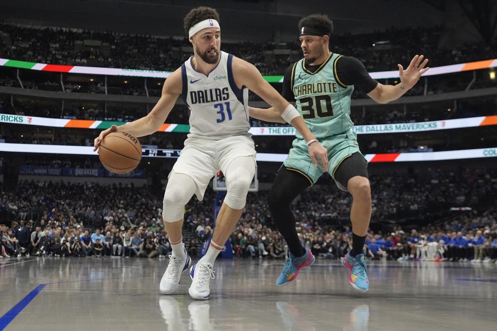 虽然她目前 虽然她目前