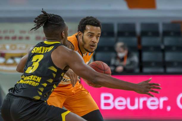 出更强烈的 出更强烈的